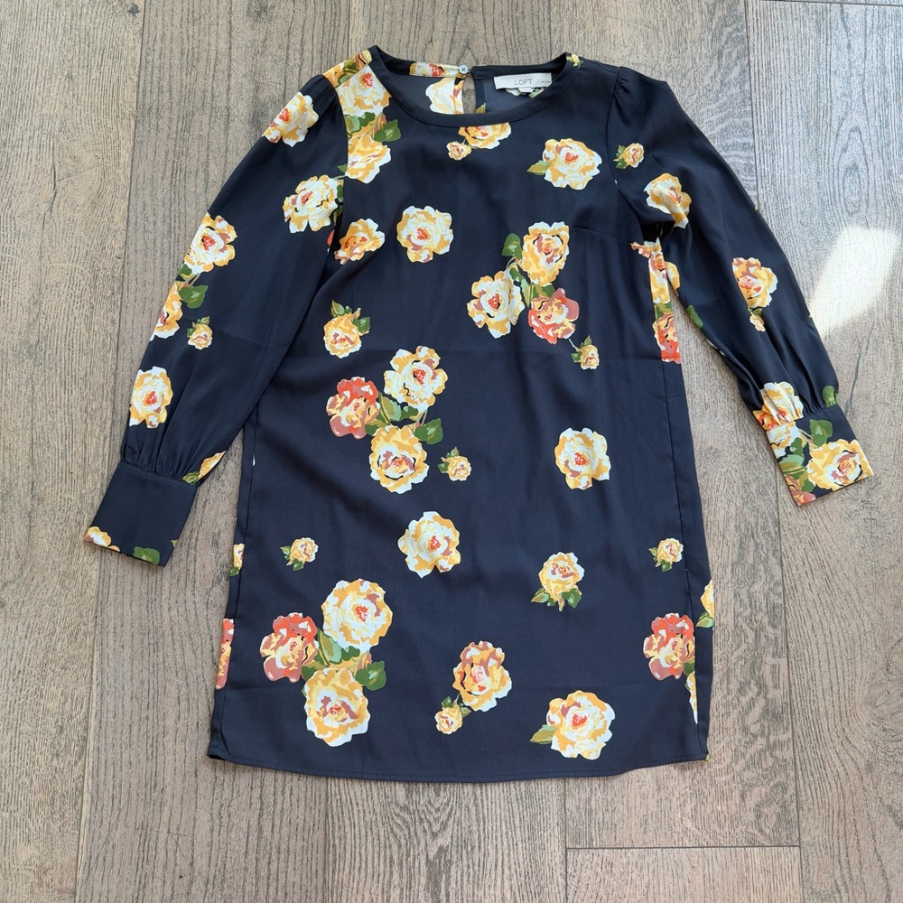 LOFT XSP Floral Dress, Long sleeve, Crew Neck Line-Light, Airy, Feminine, Floral